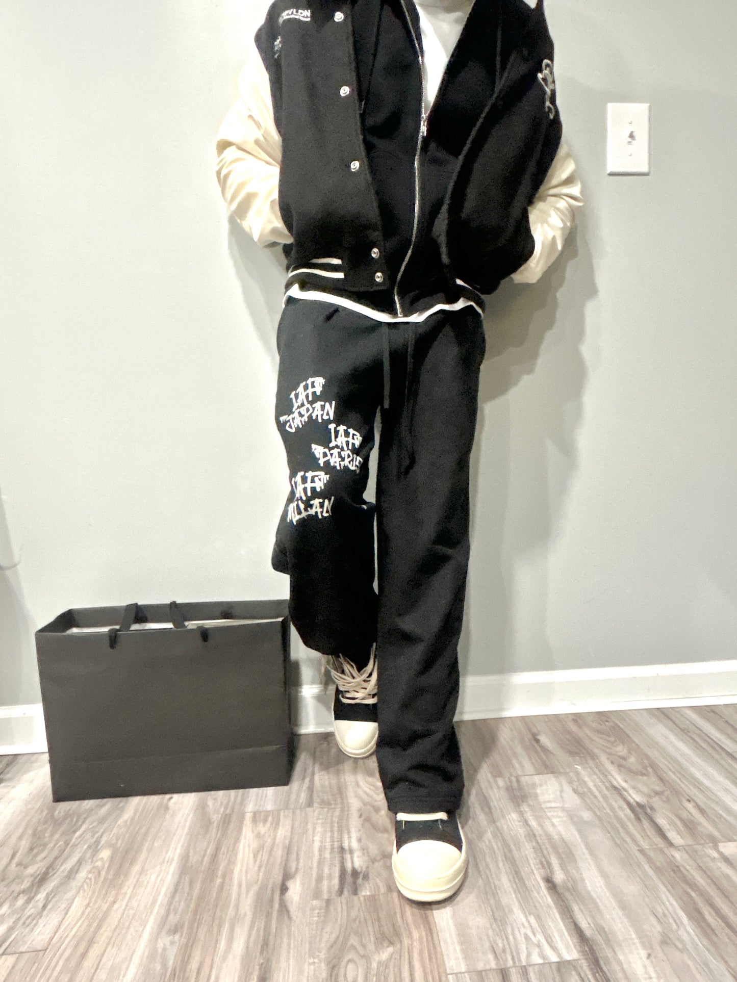 𝙸𝚗𝚝𝚎𝚛𝚗𝚊𝚝𝚒𝚘𝚗𝚊𝚕 𝙶𝚛𝚊𝚏𝚏𝚒𝚝𝚒 𝙿𝚕𝚊𝚒𝚍 𝙳𝚘𝚞𝚋𝚕𝚎 𝚆𝚊𝚒𝚜𝚝 𝚂𝚠𝚎𝚊𝚝𝚙𝚊𝚗𝚝𝚜